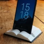 ستاند جوال بتصميم كتاب مفتوح